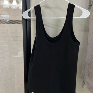 THE SCOOP IT UP TANK IN BLACK